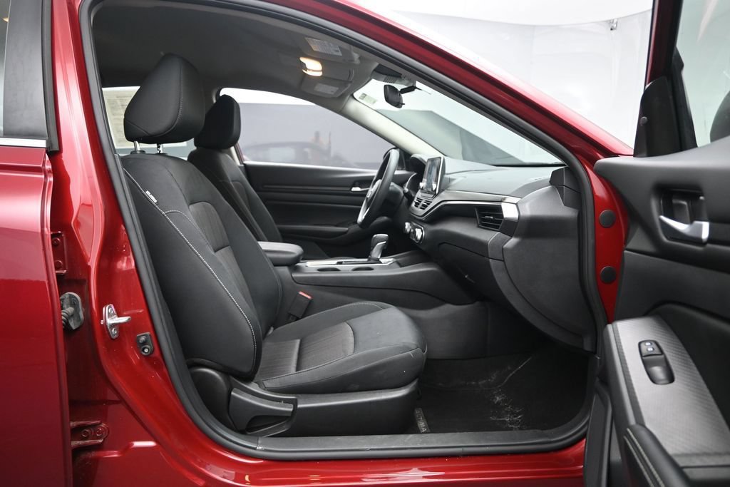 Used 2025 Nissan Altima 2.5 SV FWD image 27