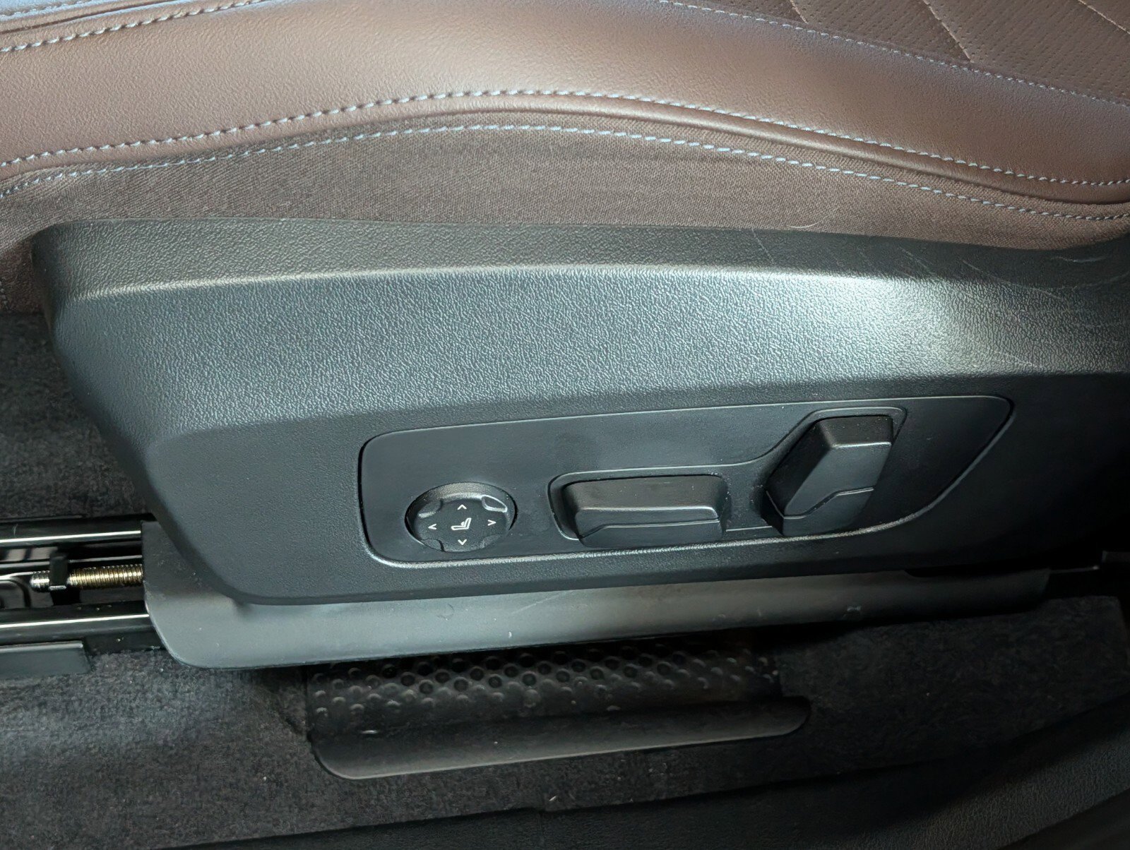 Used 2025 BMW X1 xDrive28i w/ Premium Package image 10