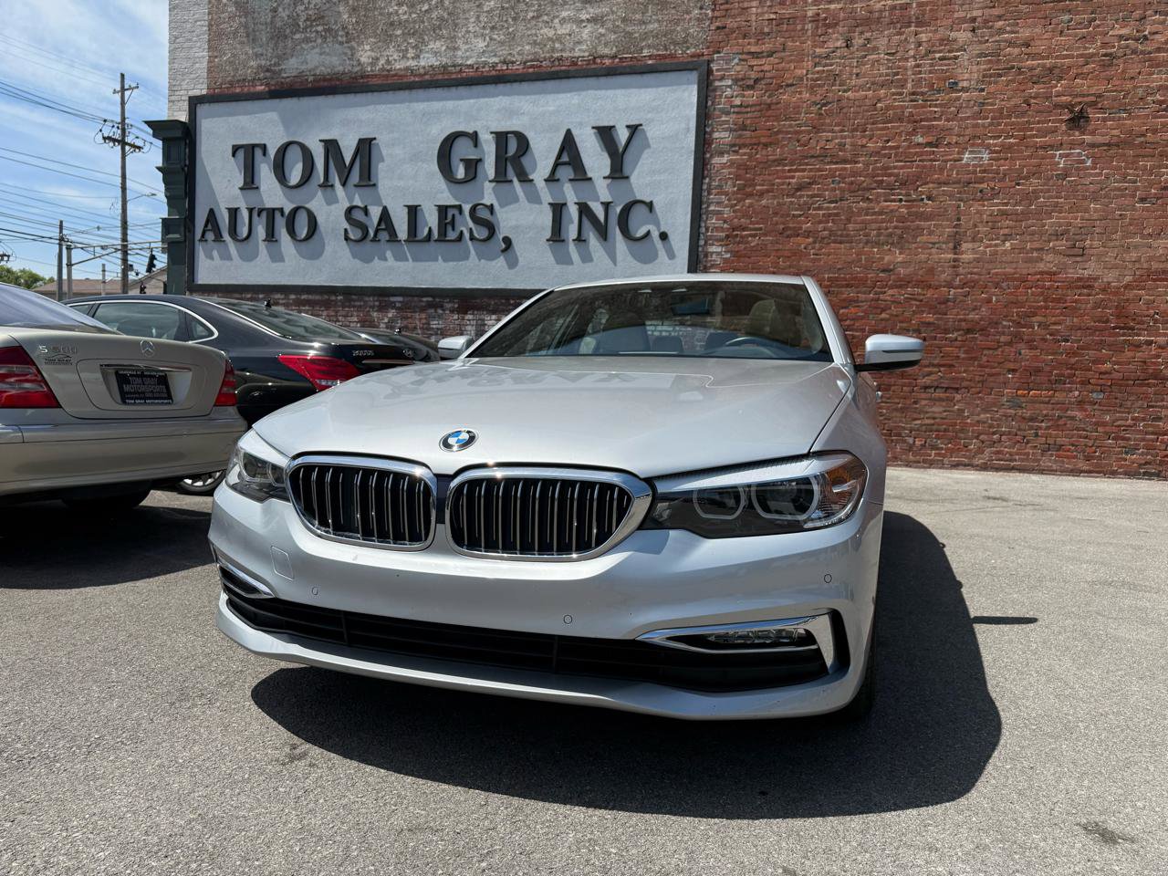 Used 2018 BMW 530i xDrive w/ Premium Package AWD/4WD image 1
