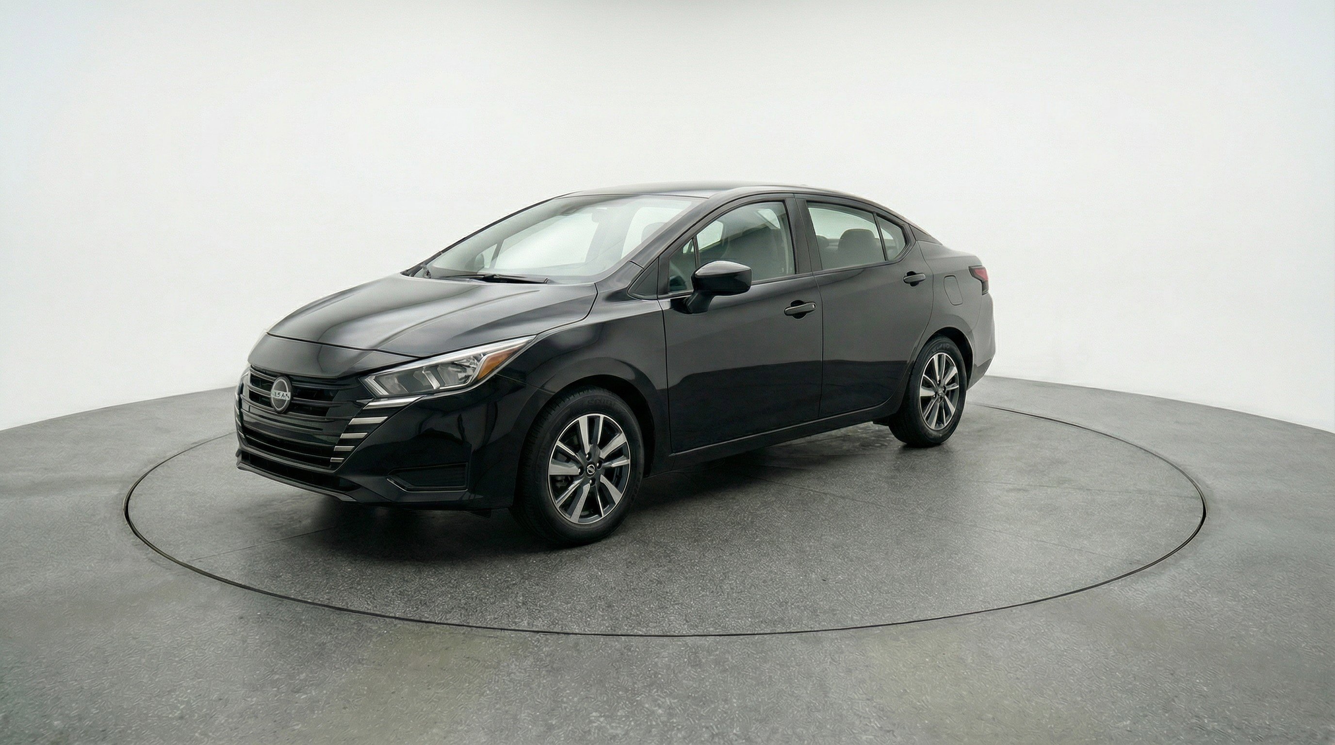 Used 2025 Nissan Versa SV image 3