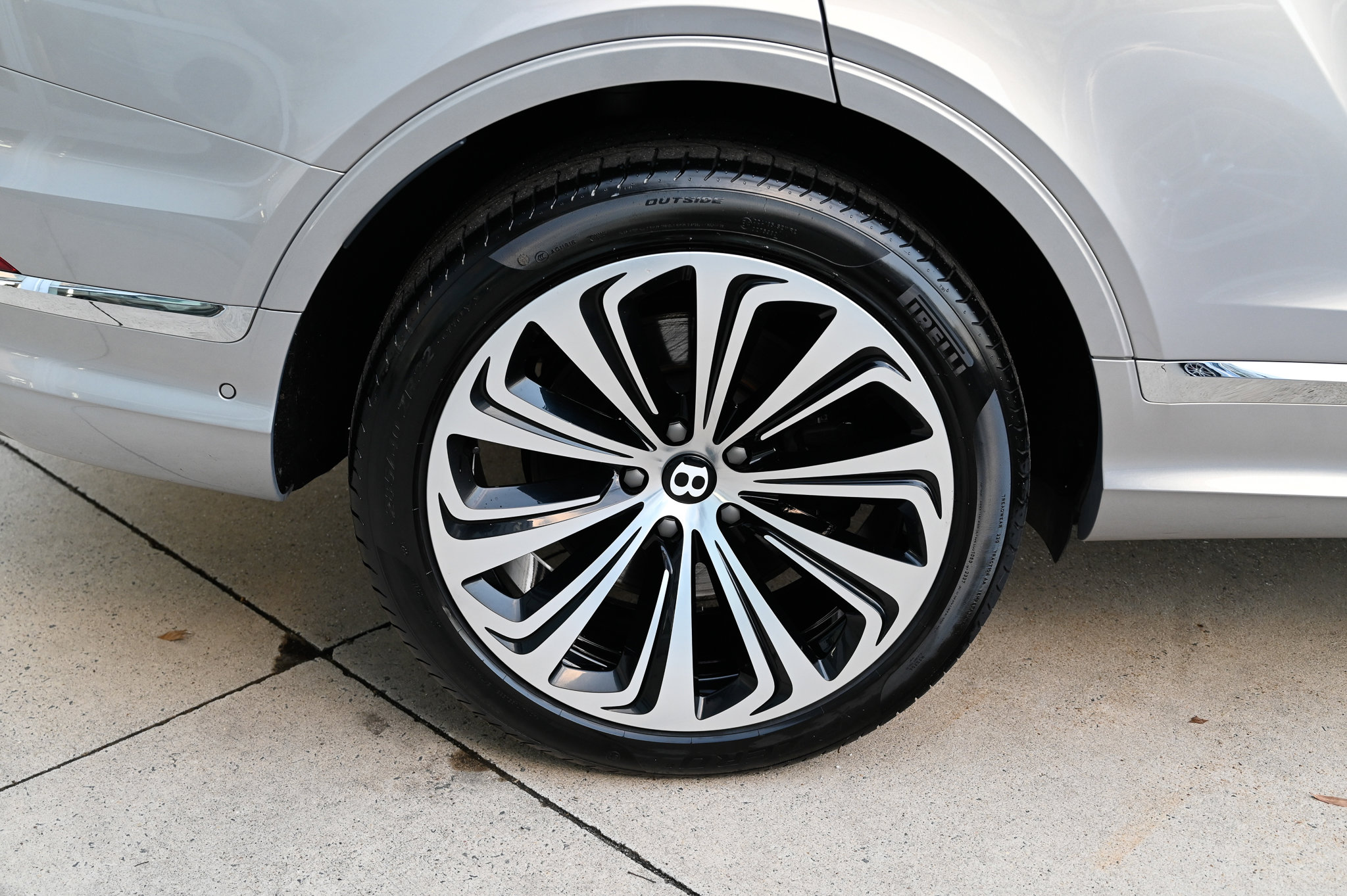 Used 2022 Bentley Bentayga image 11