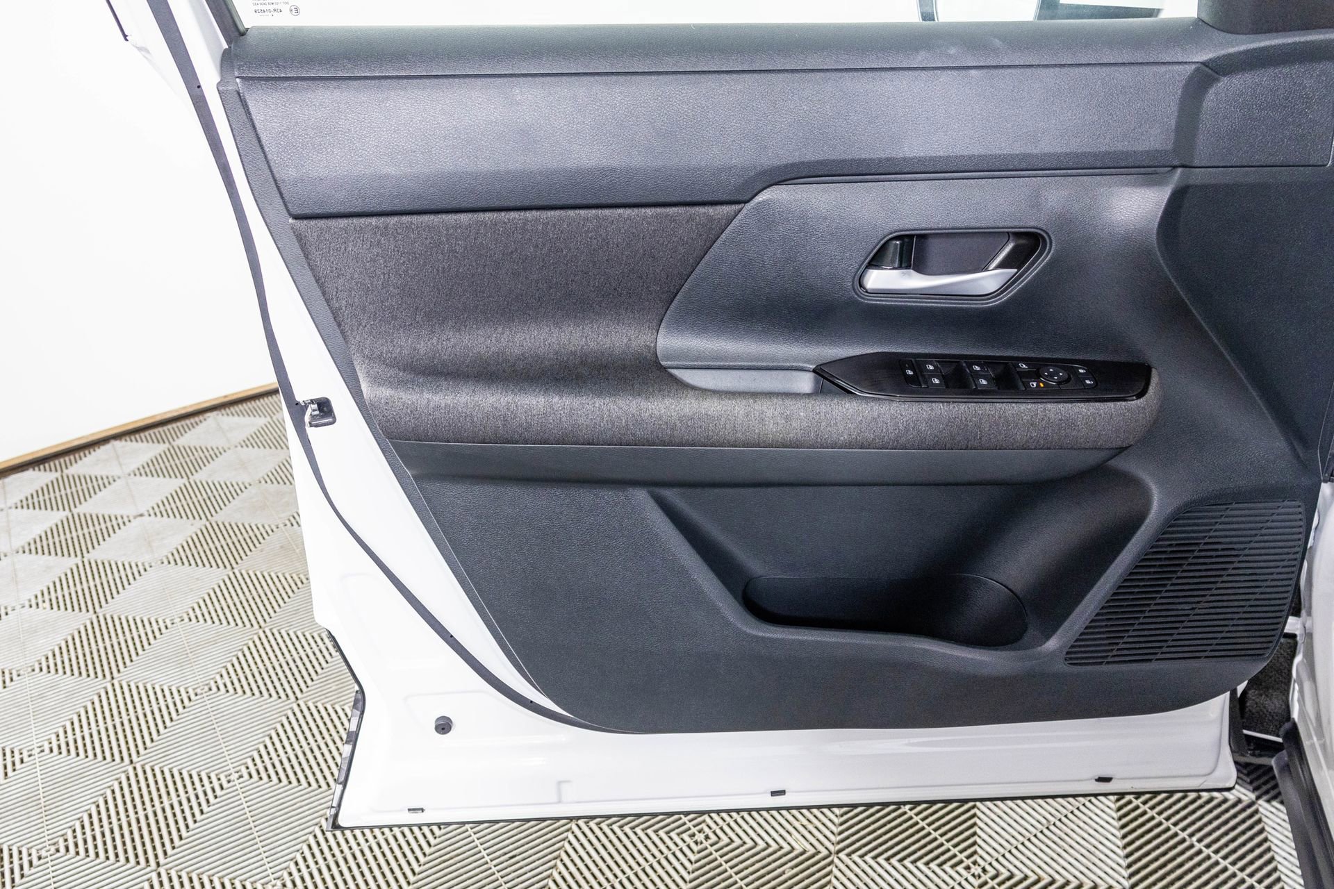 Used 2025 Nissan Kicks SV image 26