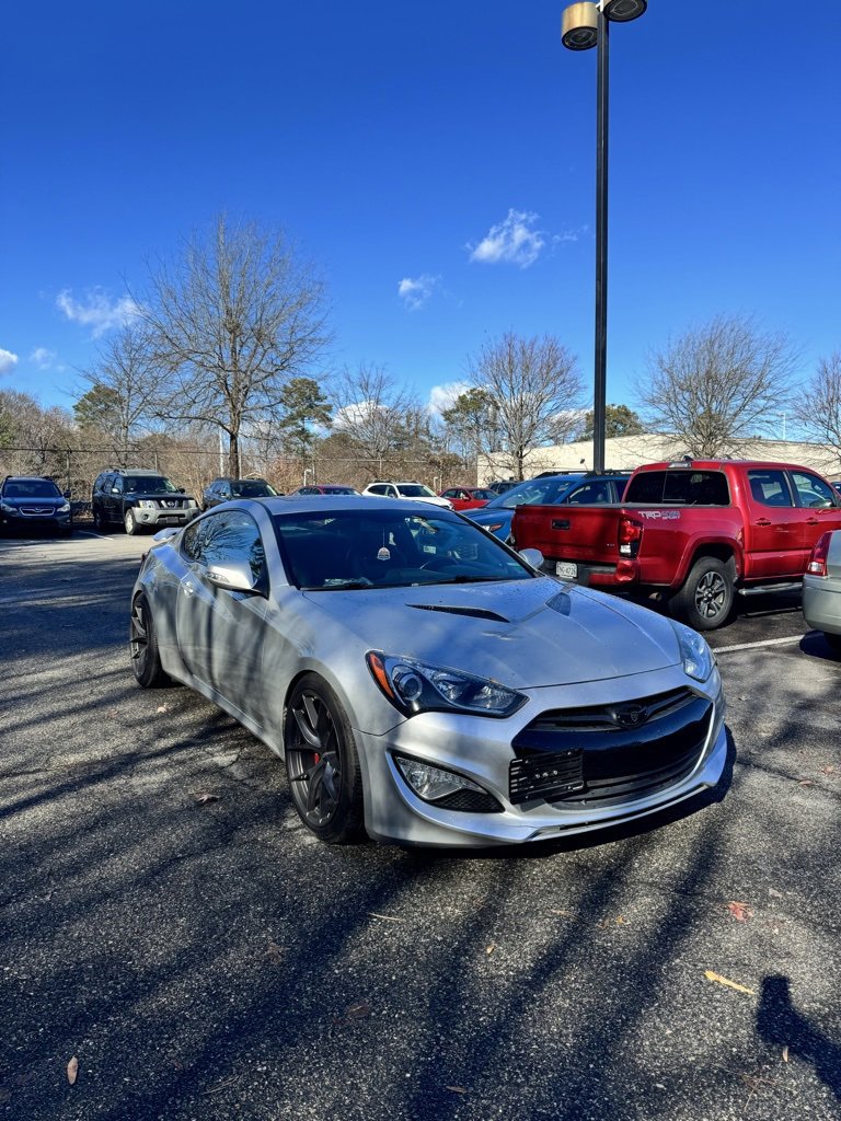 Used 2013 Hyundai Genesis 3.8 image 1