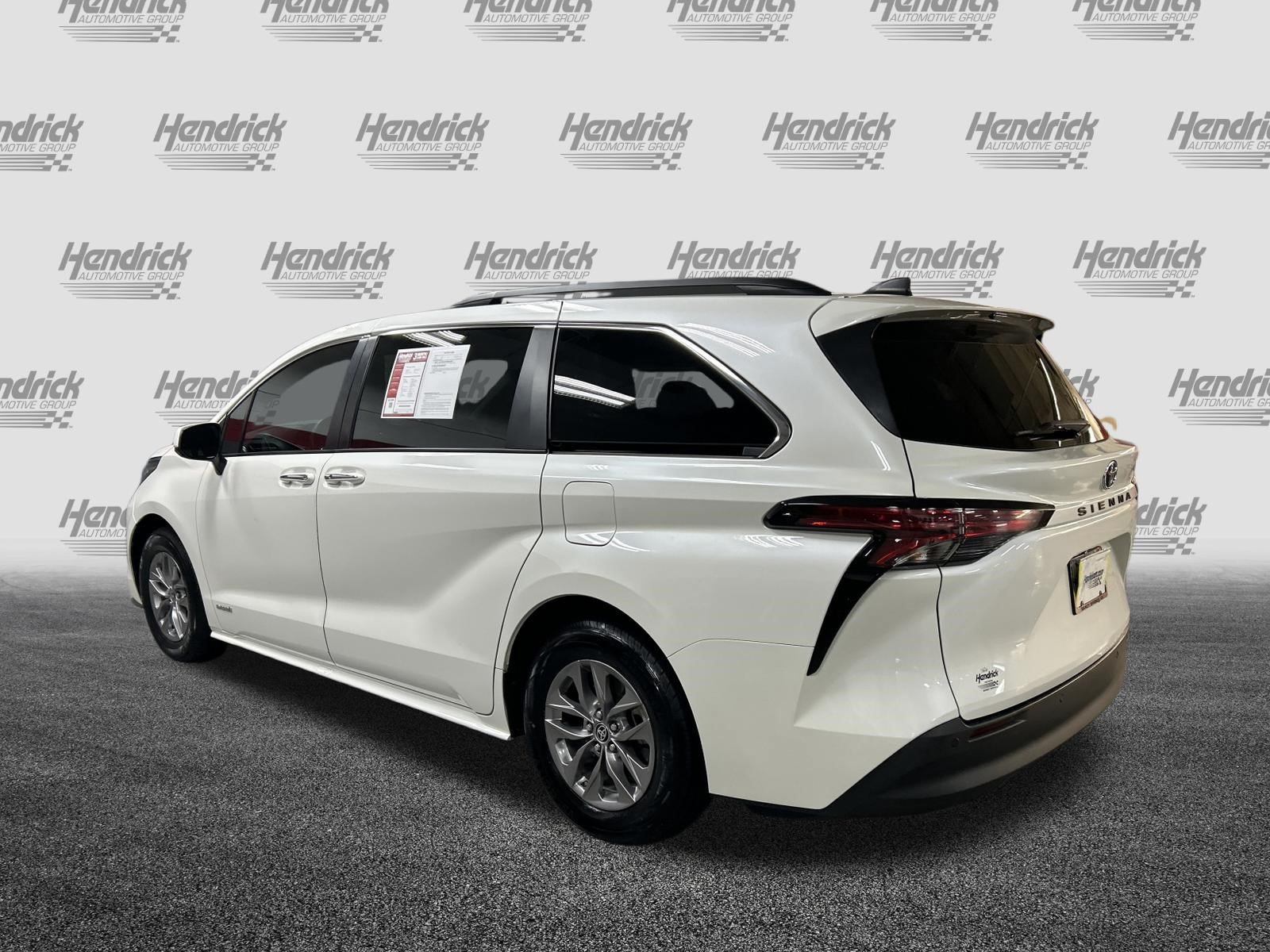 Used 2021 Toyota Sienna XLE FWD image 8