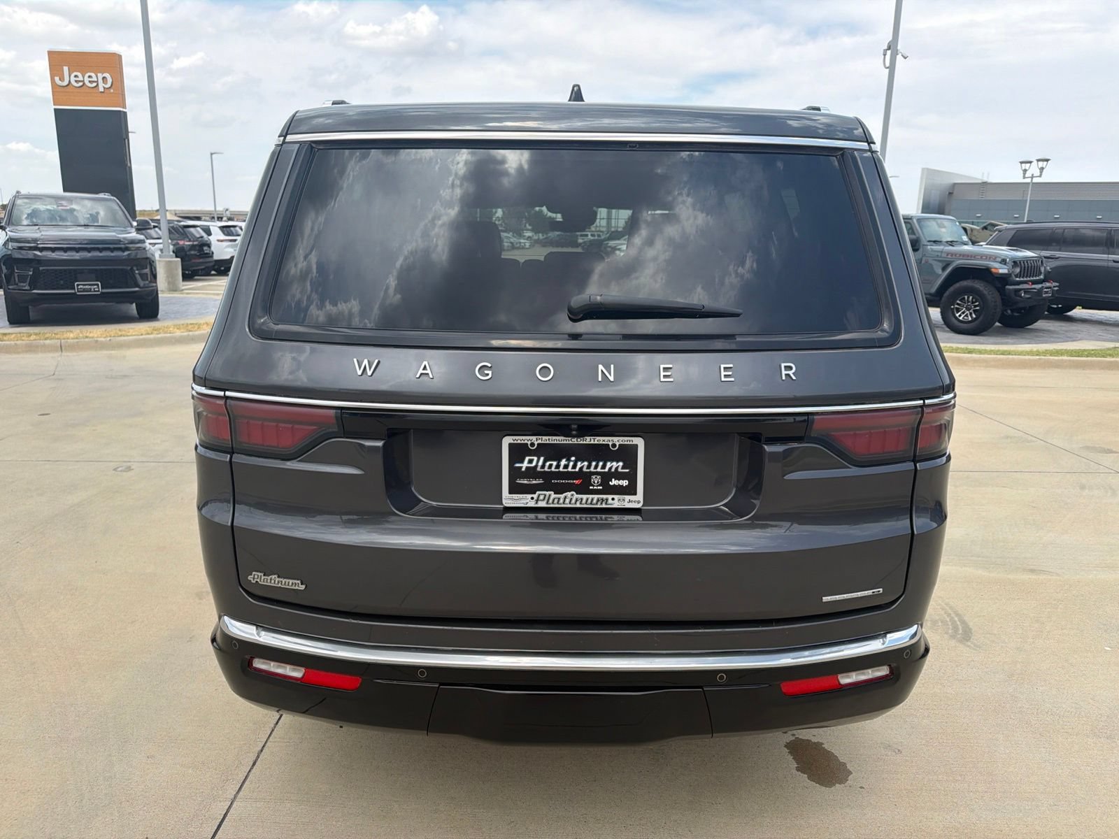 Used 2024 Jeep Wagoneer Series II AWD/4WD image 5