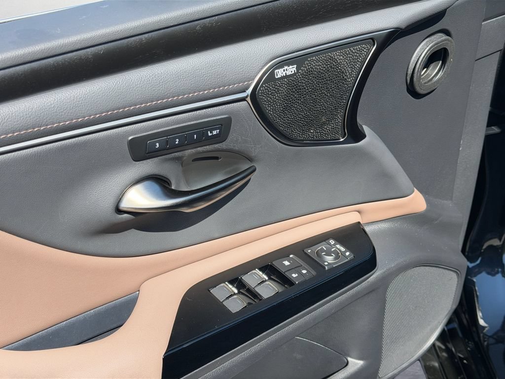 Certified 2025 Lexus ES 300h Ultra Luxury w/ Accessory Package (Z1) FWD image 13