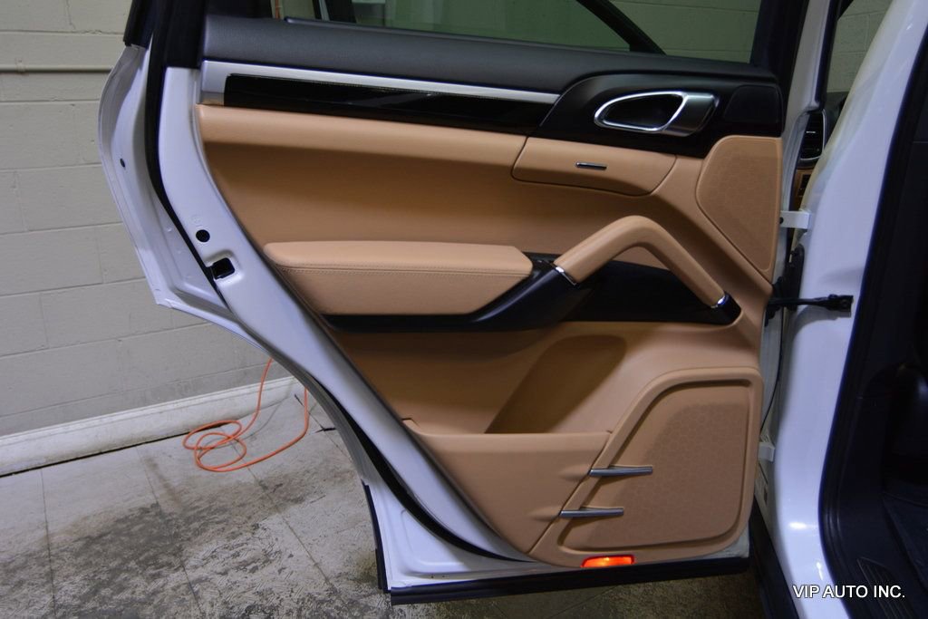 Used 2016 Porsche Cayenne image 9
