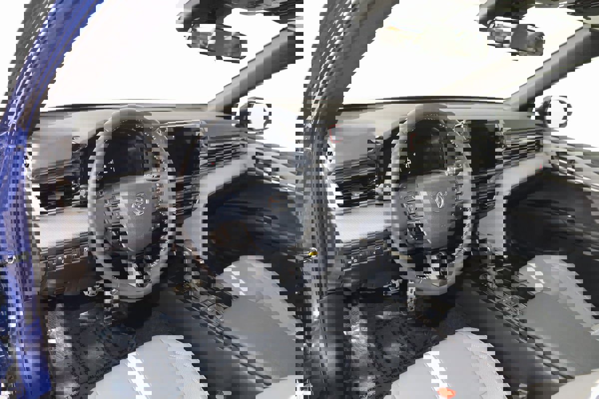 Used 2025 Toyota Camry SE image 25