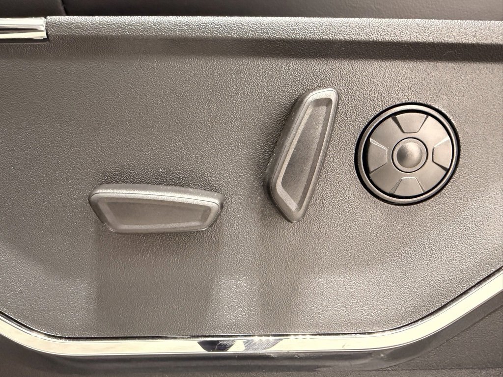 Used 2025 Ford F450 Platinum w/ FX4 Off-Road Package image 28