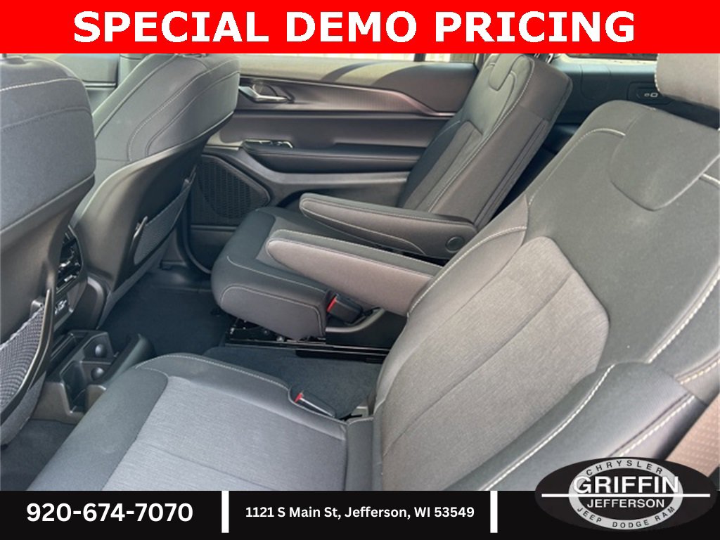 New 2025 Jeep Grand Cherokee L Laredo w/ Luxury Tech Group I image 17