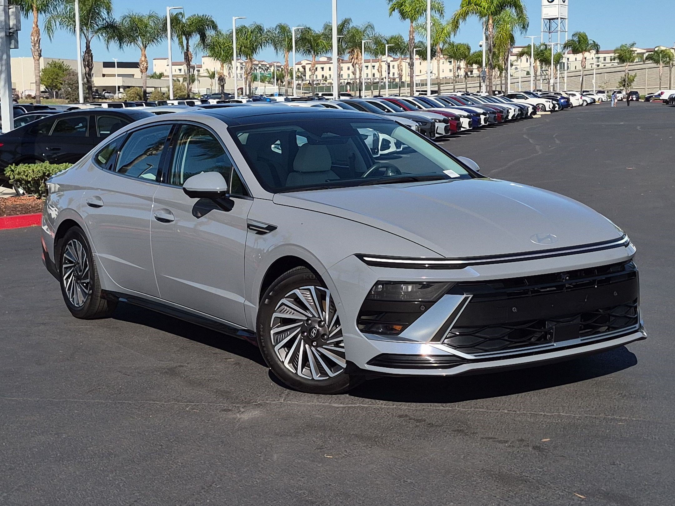 Used 2024 Hyundai Sonata Limited FWD image 2