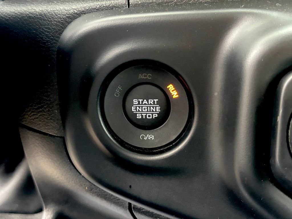 Used 2022 Jeep Gladiator Willys image 17