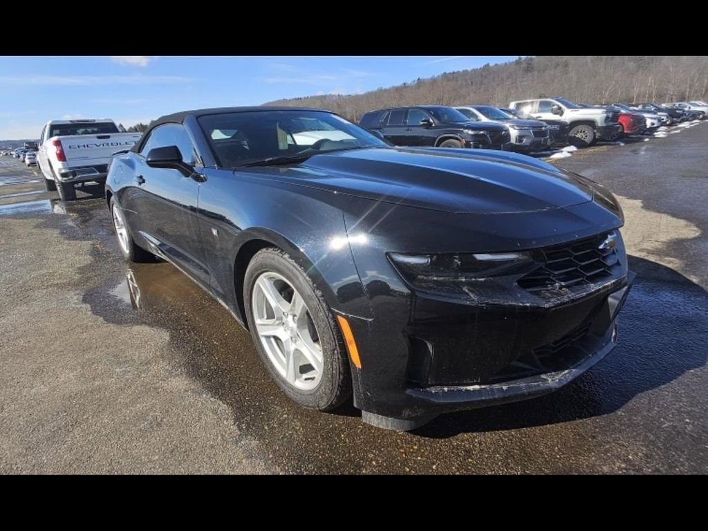 Used 2023 Chevrolet Camaro LT w/ Technology Package RWD image 2