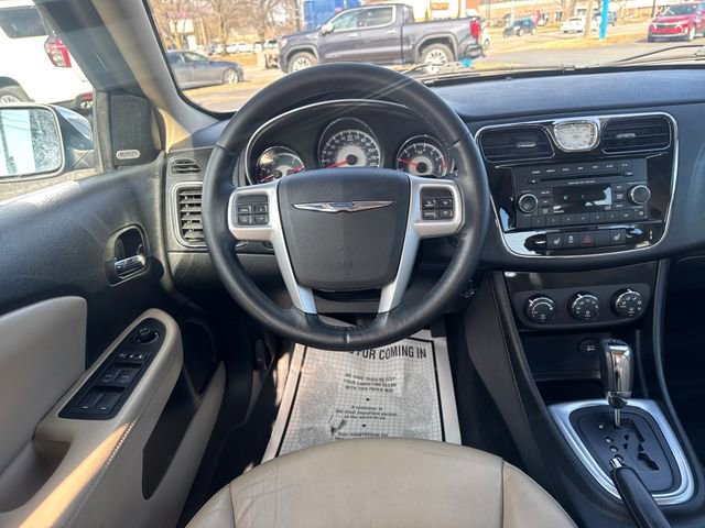 Used 2013 Chrysler 200 Limited image 2