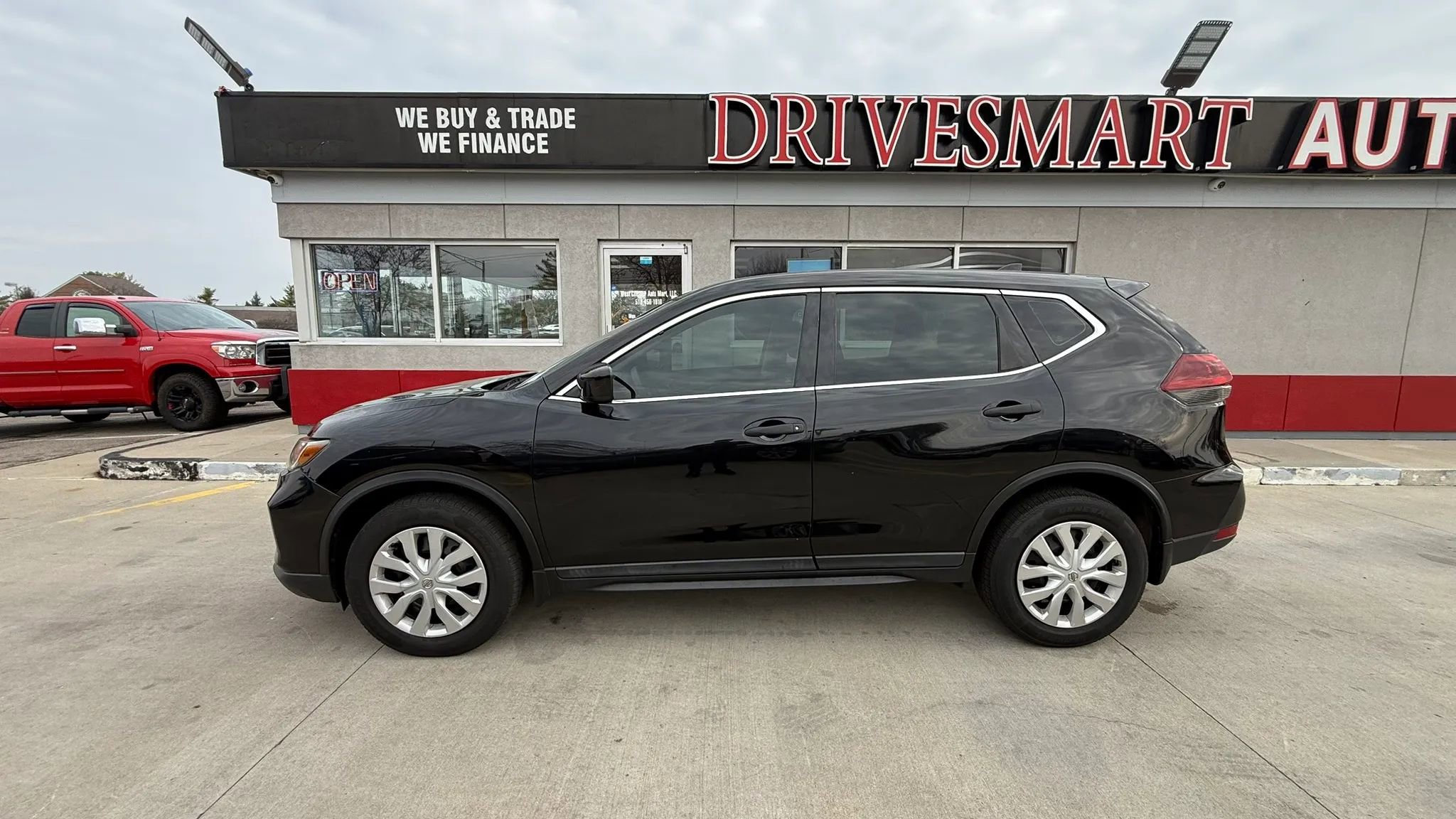 Used 2019 Nissan Rogue S image 6