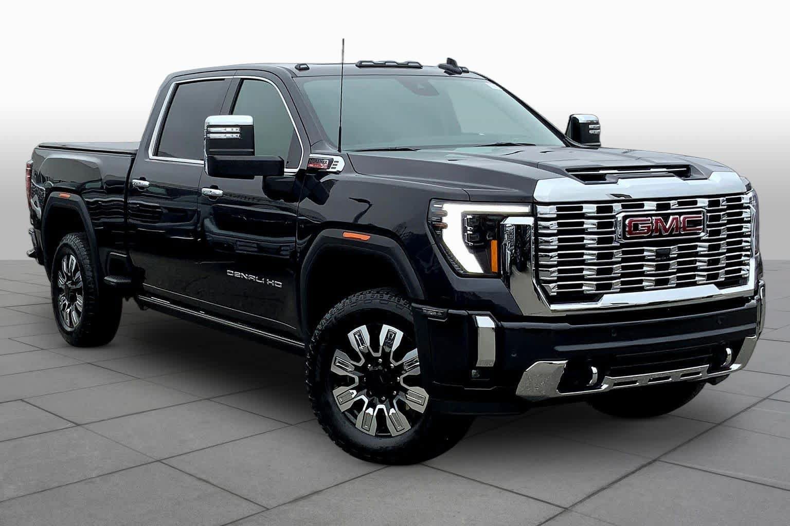 Used 2024 GMC Sierra 2500 Denali w/ Denali Reserve Package AWD/4WD image 3