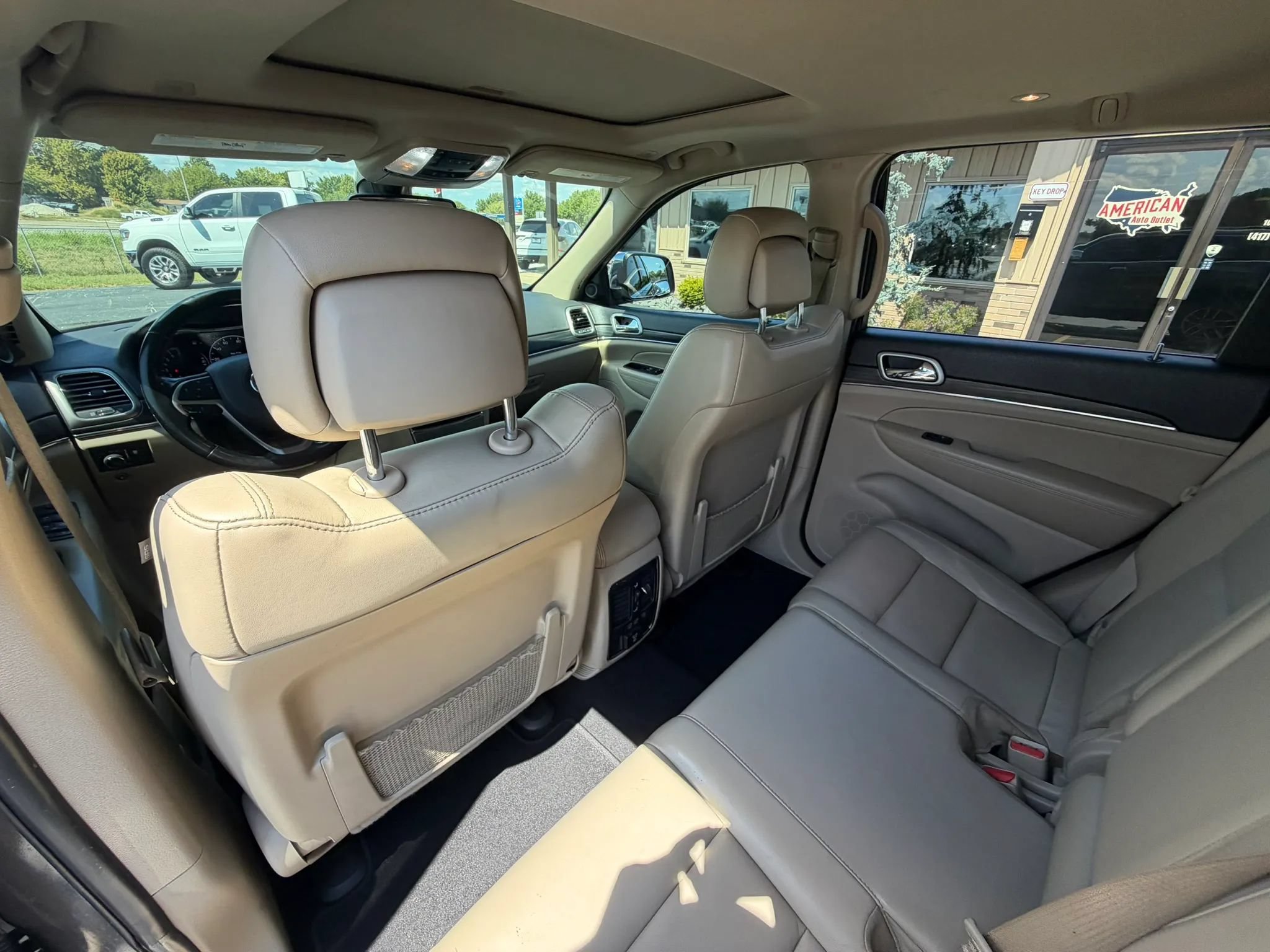 Used 2020 Jeep Grand Cherokee Limited AWD/4WD image 22