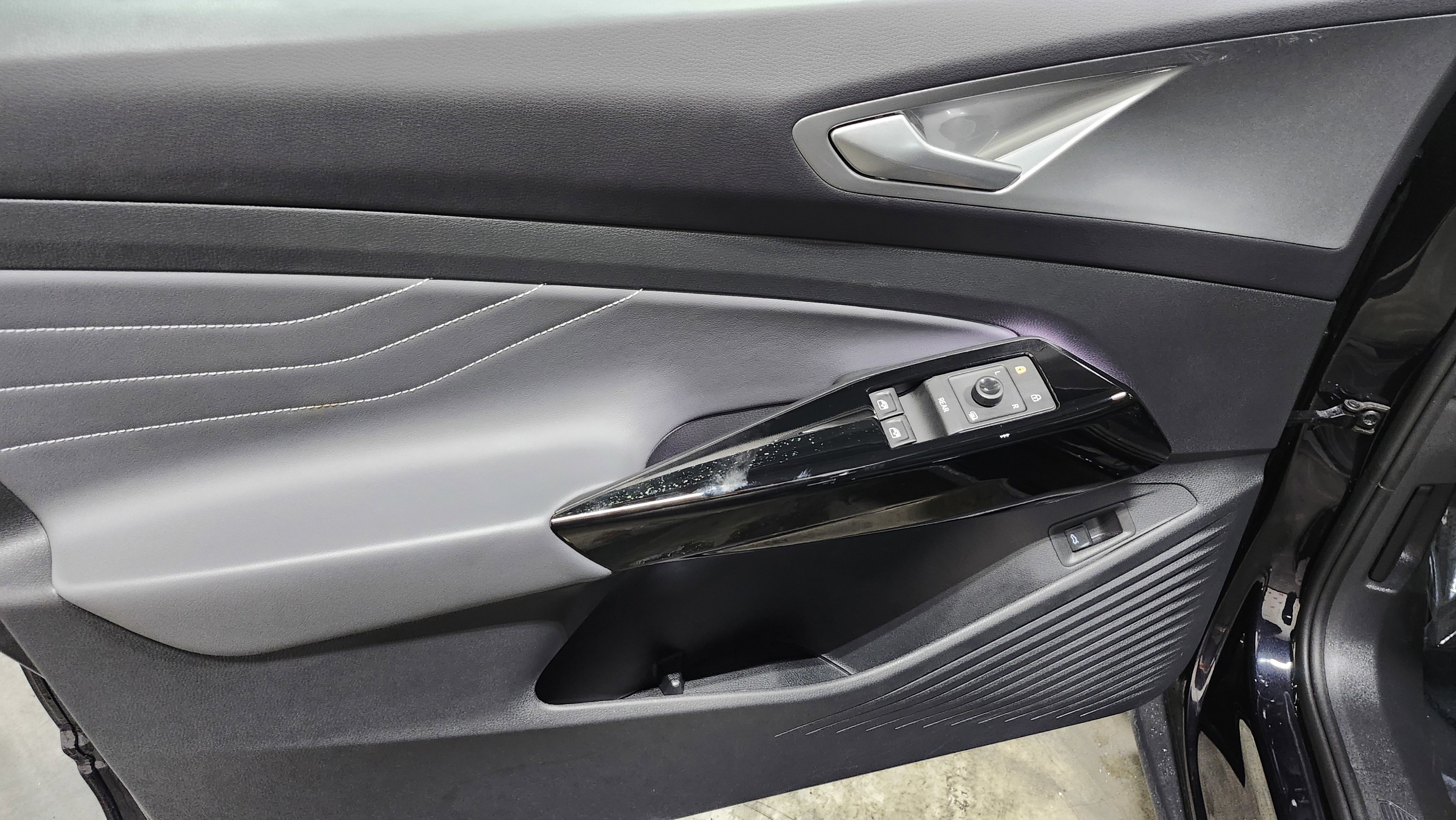 Used 2023 Volkswagen ID.4 Pro S image 27