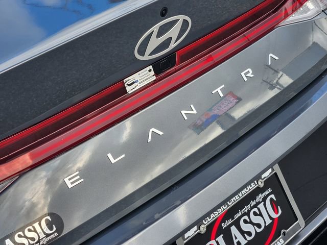 Used 2025 Hyundai Elantra SEL image 12