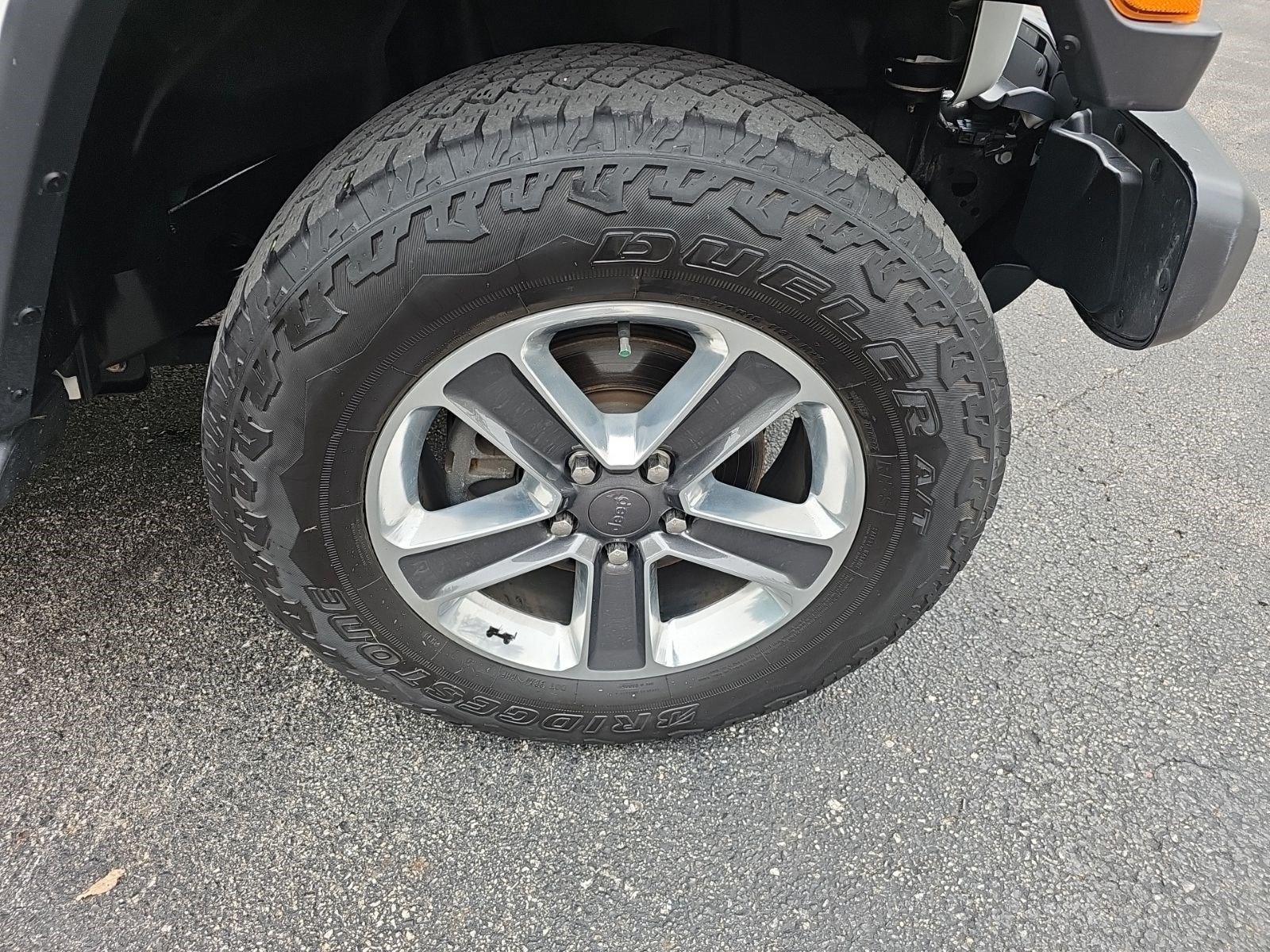 Used 2019 Jeep Wrangler Unlimited Sahara AWD/4WD image 9