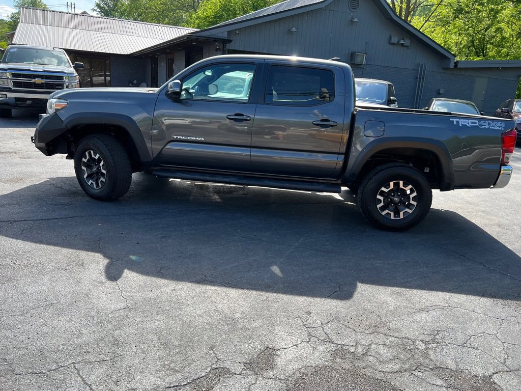 Used 2017 Toyota Tacoma TRD Off-Road image 72