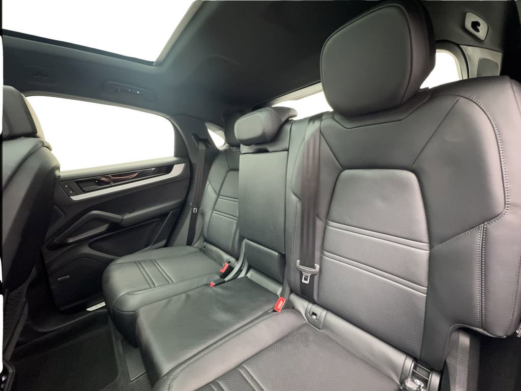 Used 2024 Porsche Cayenne Coupe image 25