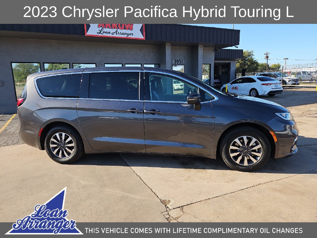 Used 2023 Chrysler Pacifica Touring-L FWD image 14