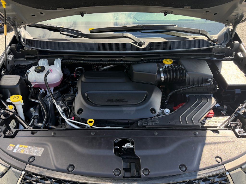 Used 2024 Chrysler Pacifica Touring-L FWD image 18