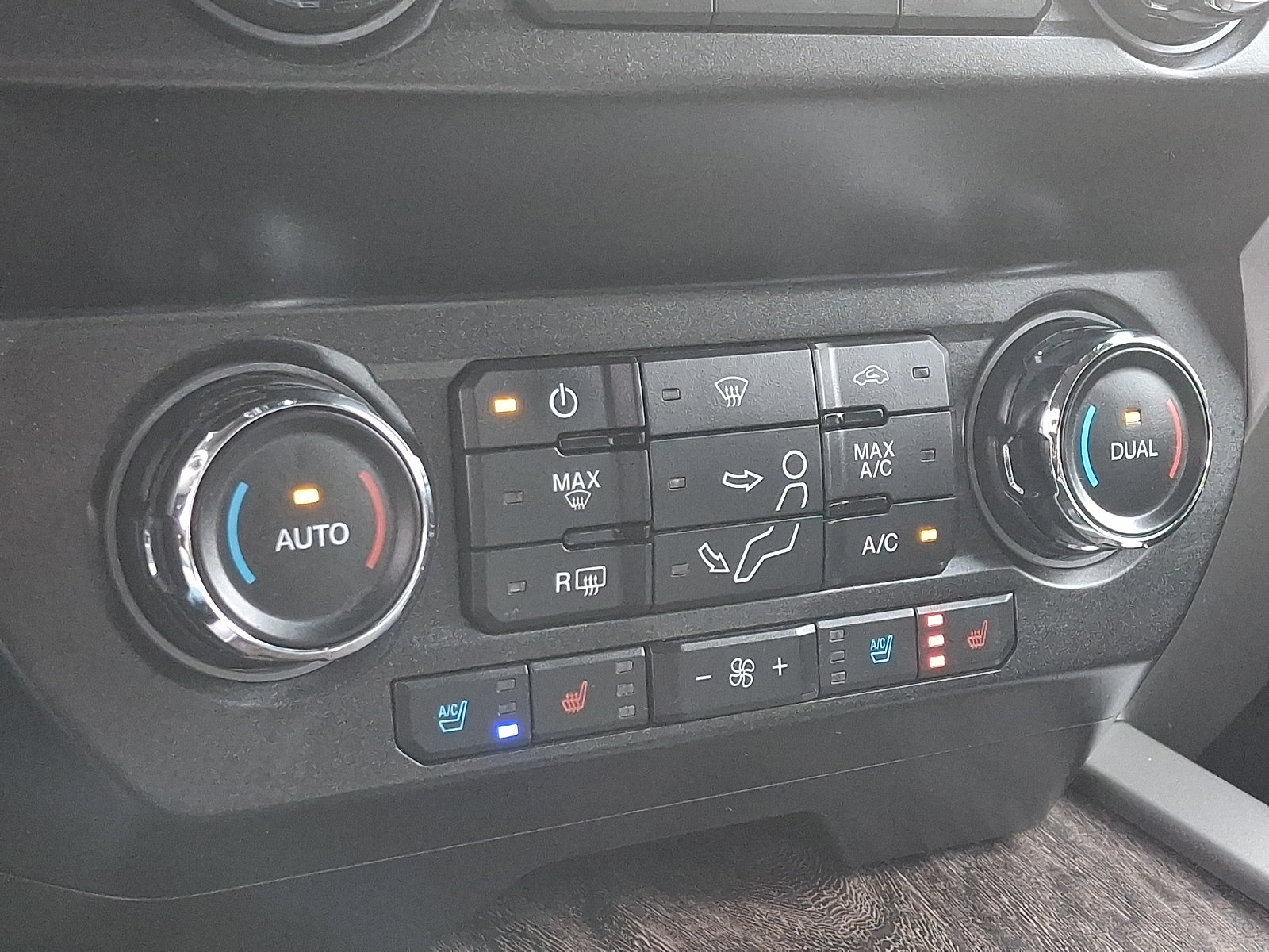 Used 2019 Ford F250 Lariat w/ Lariat Ultimate Package AWD/4WD image 17