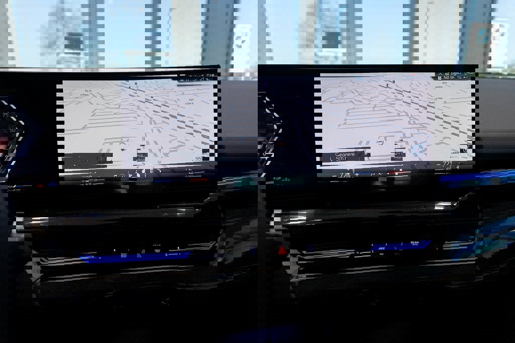 Used 2025 BMW 530i xDrive image 30