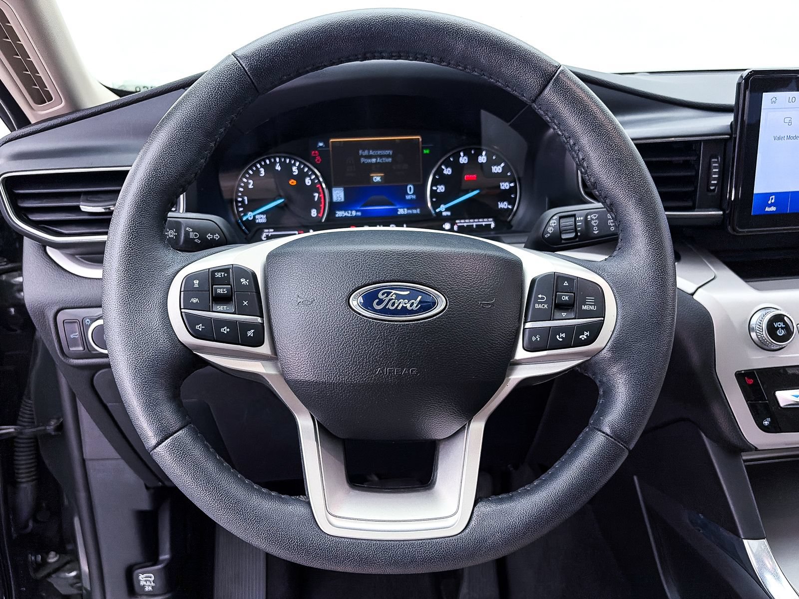 Used 2023 Ford Explorer XLT w/ Equipment Group 202A AWD/4WD image 32