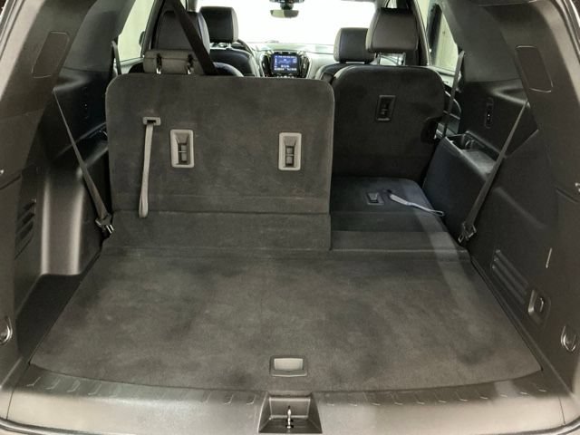 Used 2023 Chevrolet Traverse RS FWD image 16