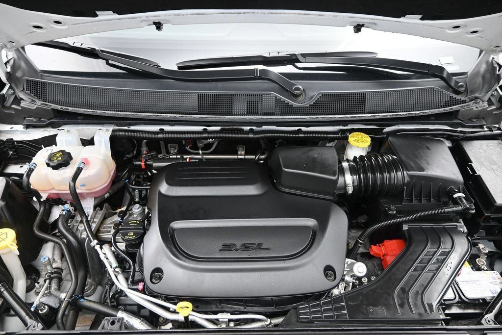 Used 2025 Chrysler Pacifica Limited FWD image 41