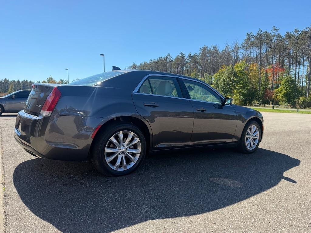 Used 2017 Chrysler 300 Limited w/ Value Package AWD/4WD image 4