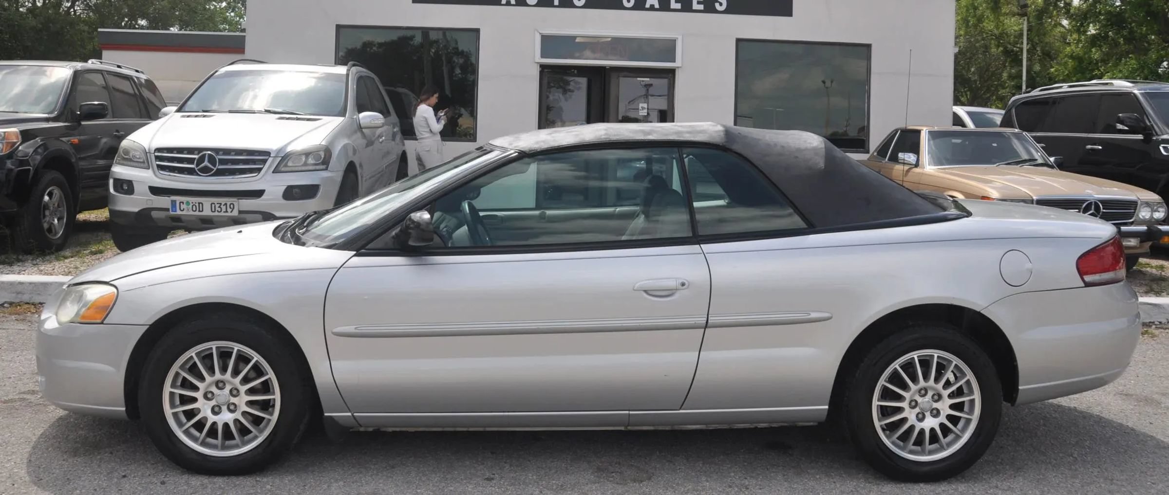 Used 2005 Chrysler Sebring Touring FWD image 4