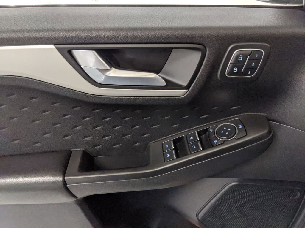Used 2020 Ford Escape SEL image 16