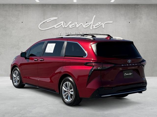 Used 2022 Toyota Sienna Limited image 14