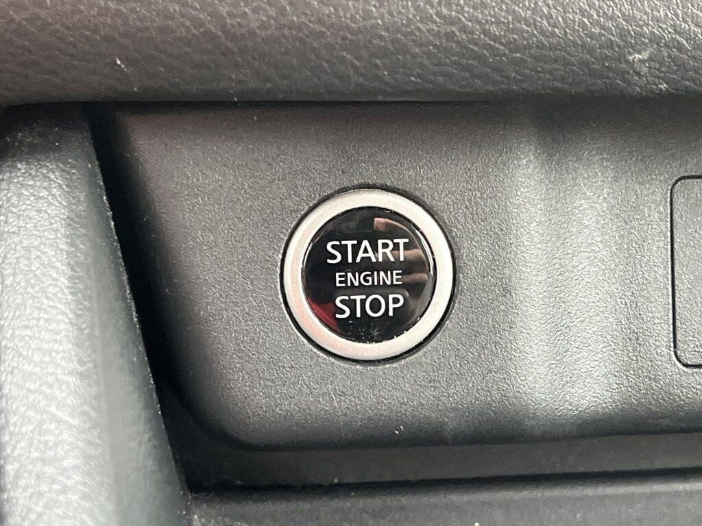 Used 2023 Nissan Rogue SV image 8