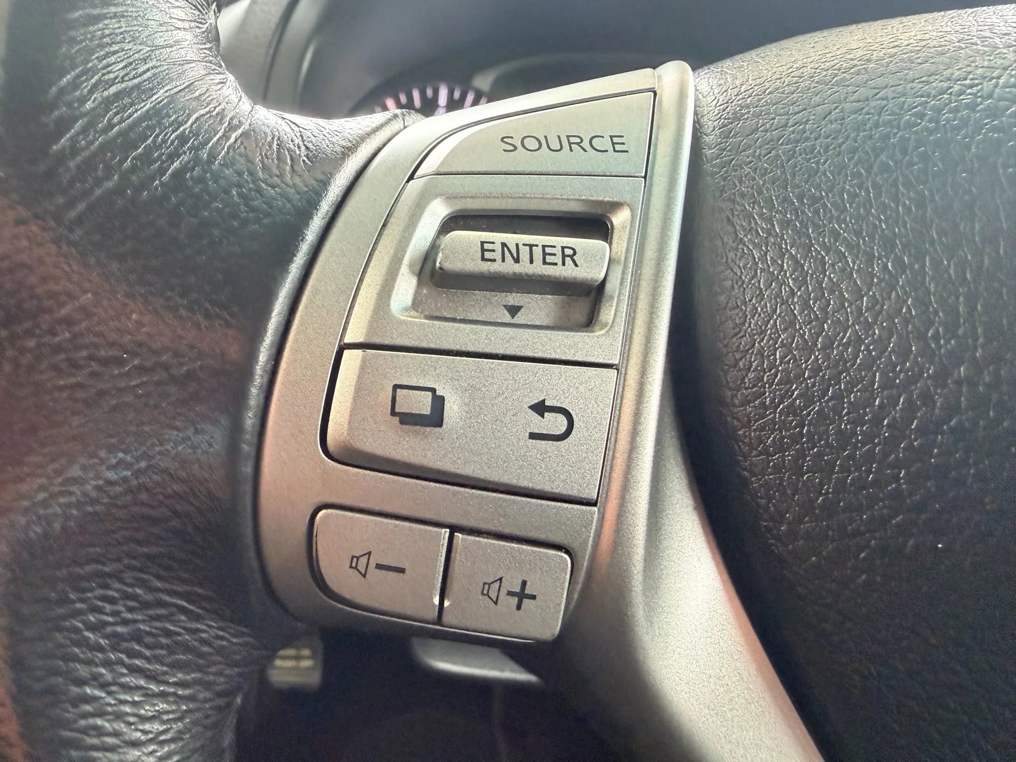 Used 2014 Nissan Altima 2.5 SV w/ Convenience Package image 13
