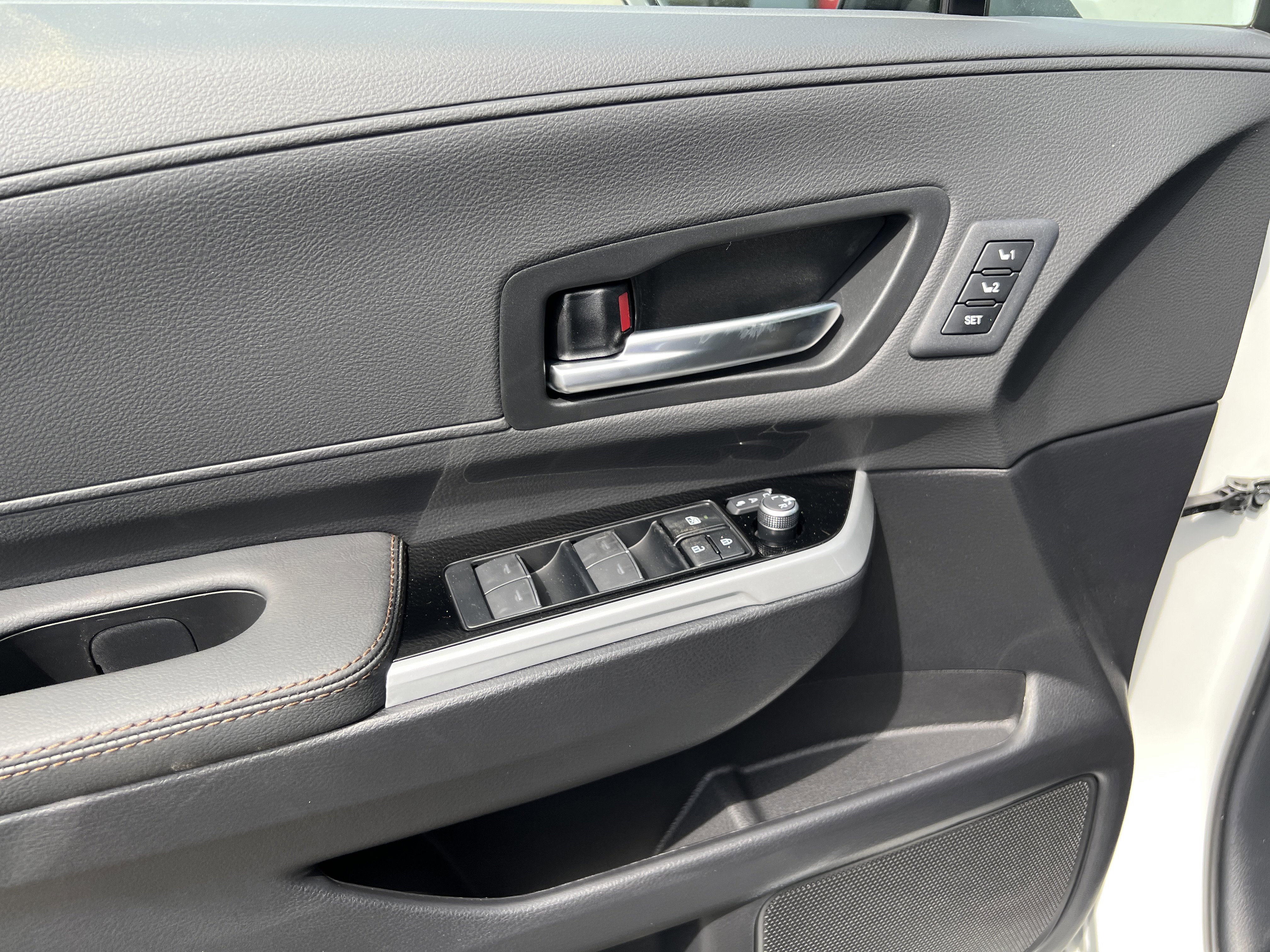 New 2026 Toyota Sienna Platinum image 8