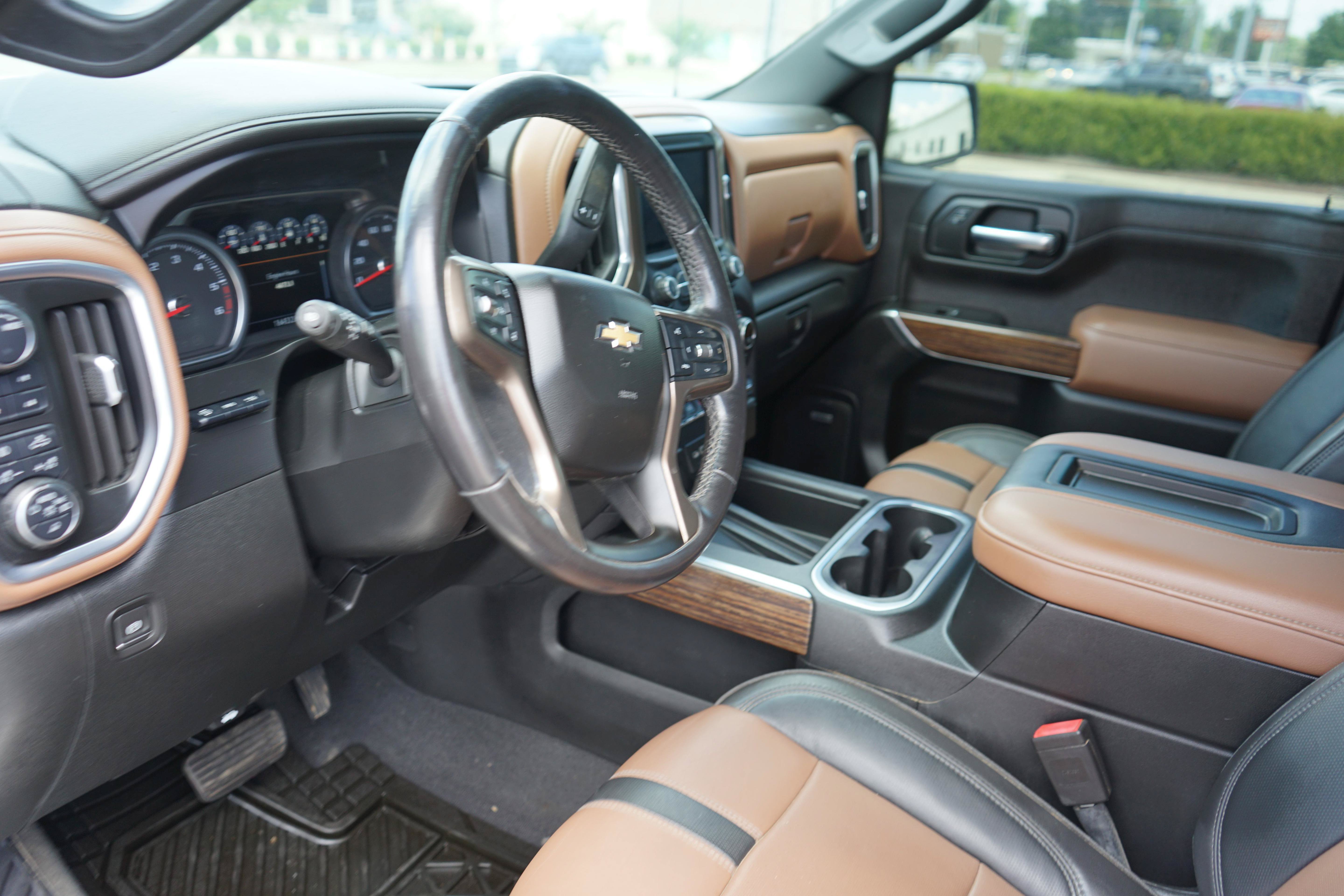 Used 2020 Chevrolet Silverado 1500 High Country w/ Technology Package AWD/4WD image 10