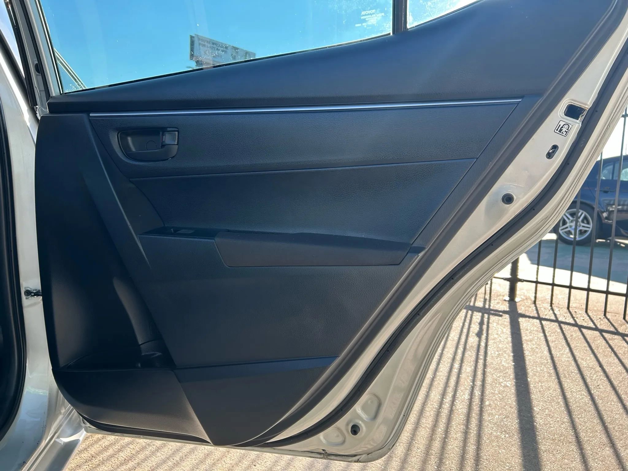 Used 2015 Toyota Corolla L image 16