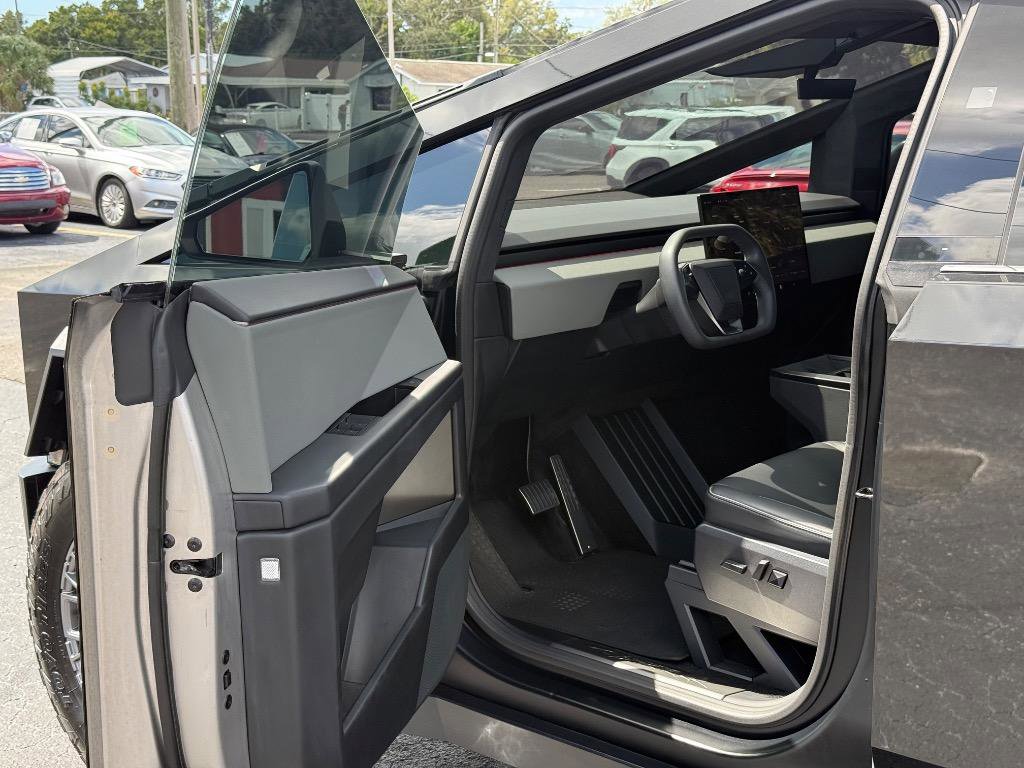 Used 2024 Tesla Cybertruck AWD Crew Cab image 10