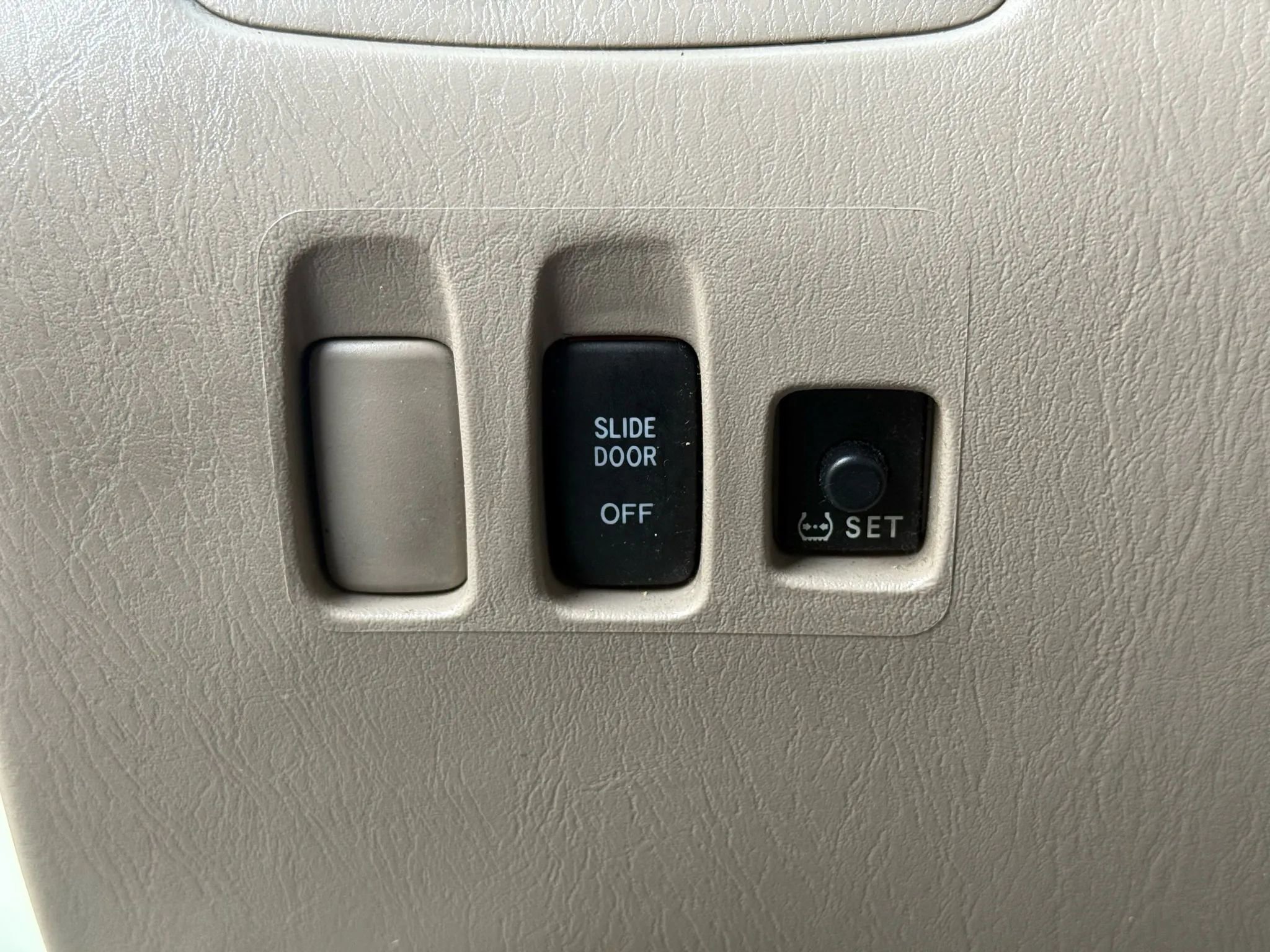 Used 2010 Toyota Sienna LE image 38