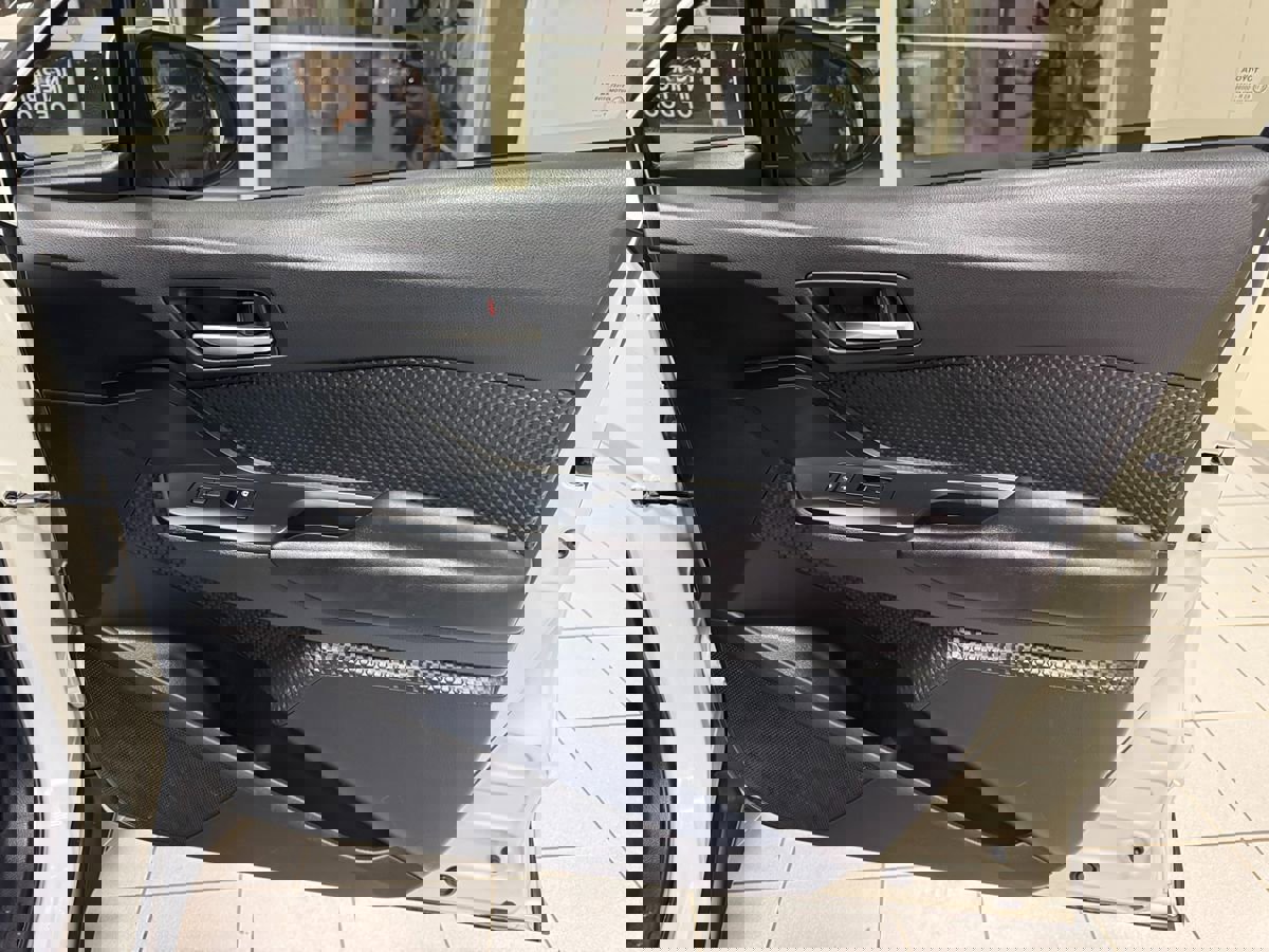 Used 2018 Toyota C-HR XLE image 14