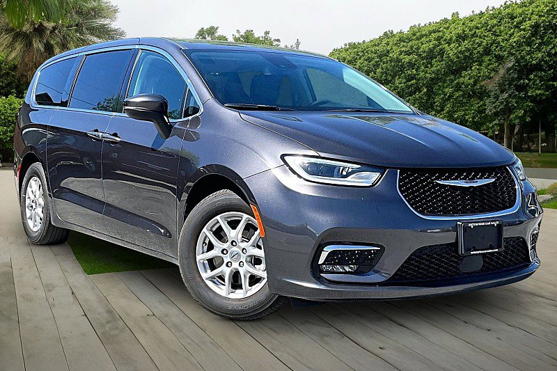 Used 2023 Chrysler Pacifica Touring-L image 10
