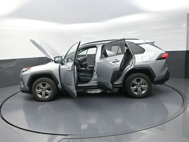 Used 2025 Toyota RAV4 XLE AWD/4WD image 41
