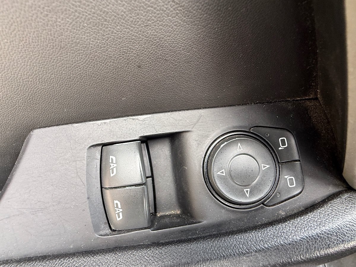 Used 2020 Chevrolet Camaro LT RWD image 16
