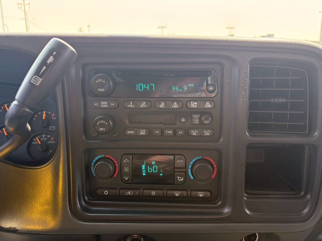 Used 2005 Chevrolet Silverado 2500 LS w/ Heavy-Duty Power Package AWD/4WD image 21