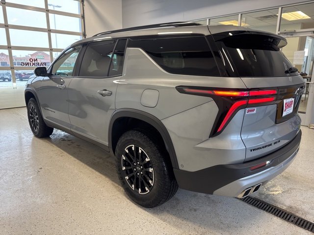 Used 2025 Chevrolet Traverse Z71 image 7